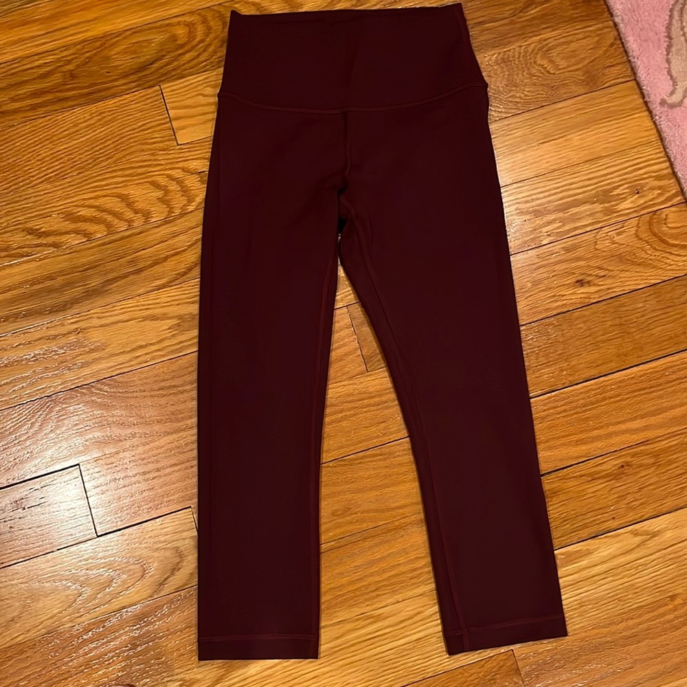 Lululemon wunder under train legging. Worn only a few times.